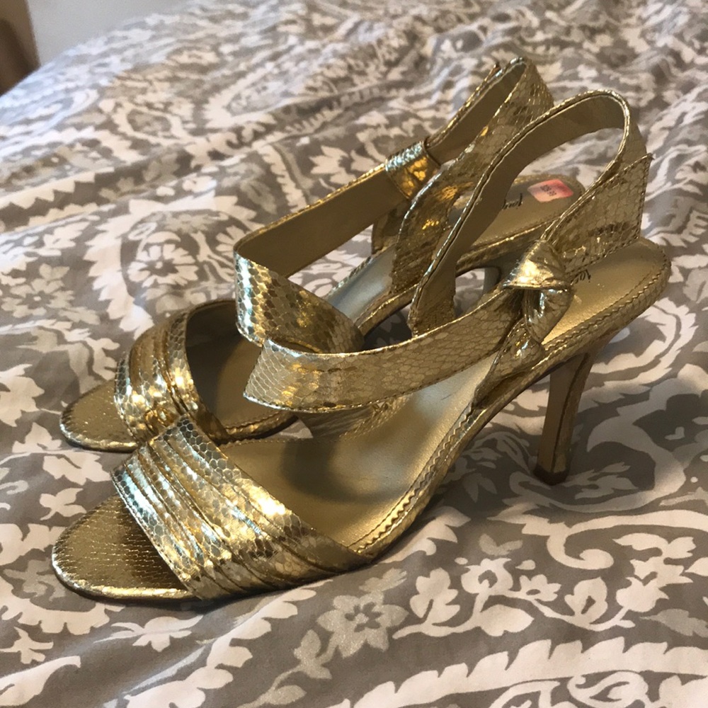 Jaqueline Ferrar size 8 gold strappy heels